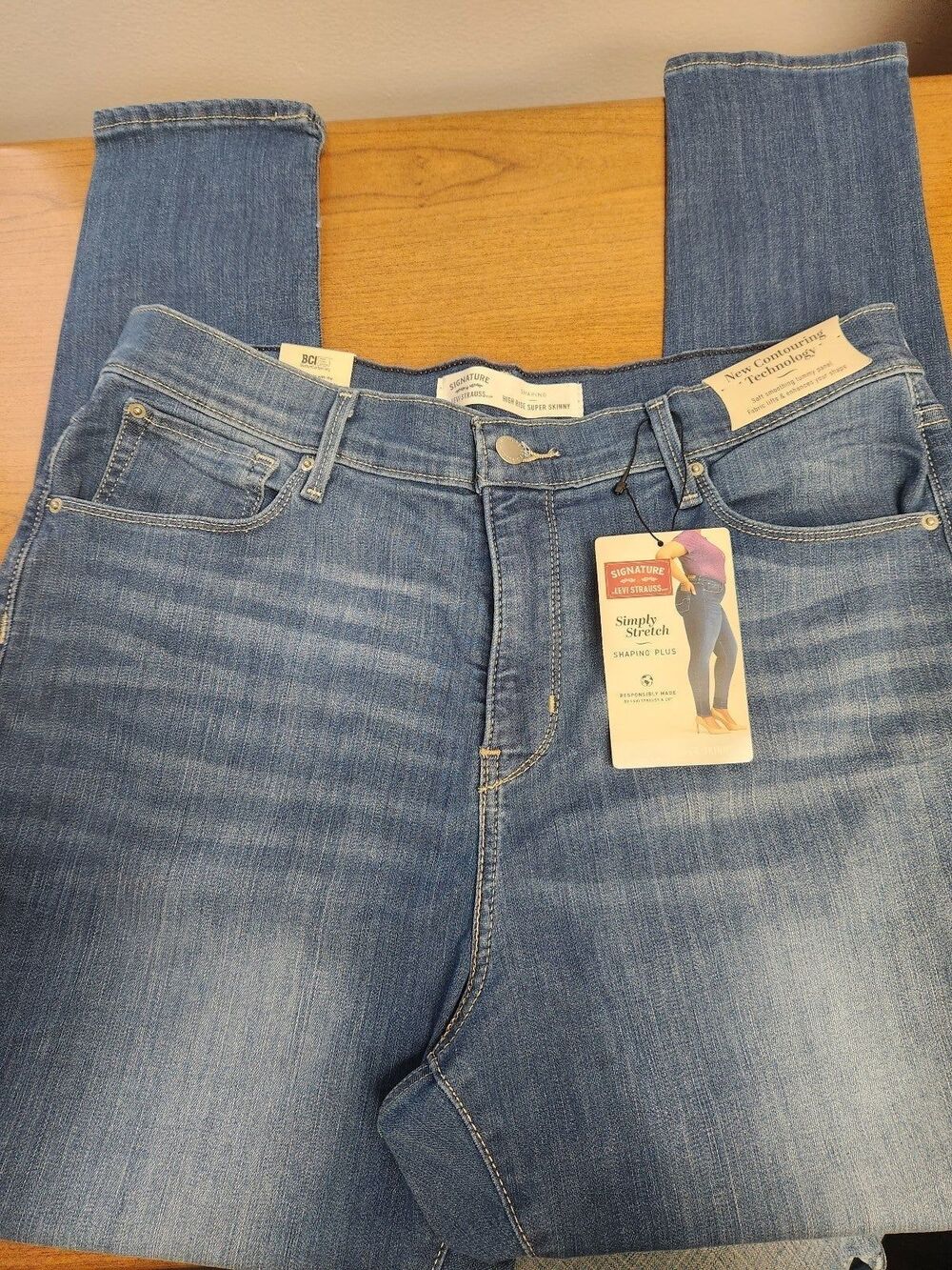 Levi Strauss NWT Signature jeans size 16M.